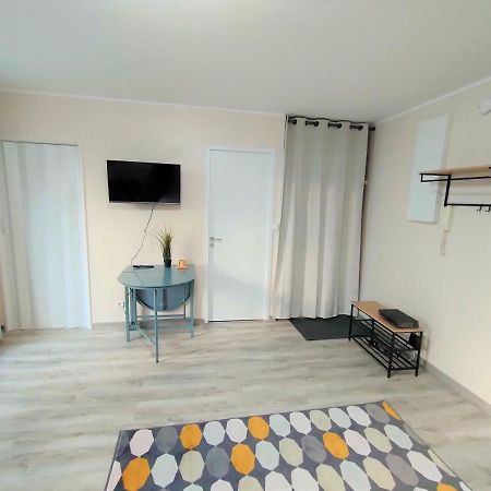 Lovely Flat Nearby Paris Fully Redone With Free Parking On Premises And Balcony Clichy Luaran gambar