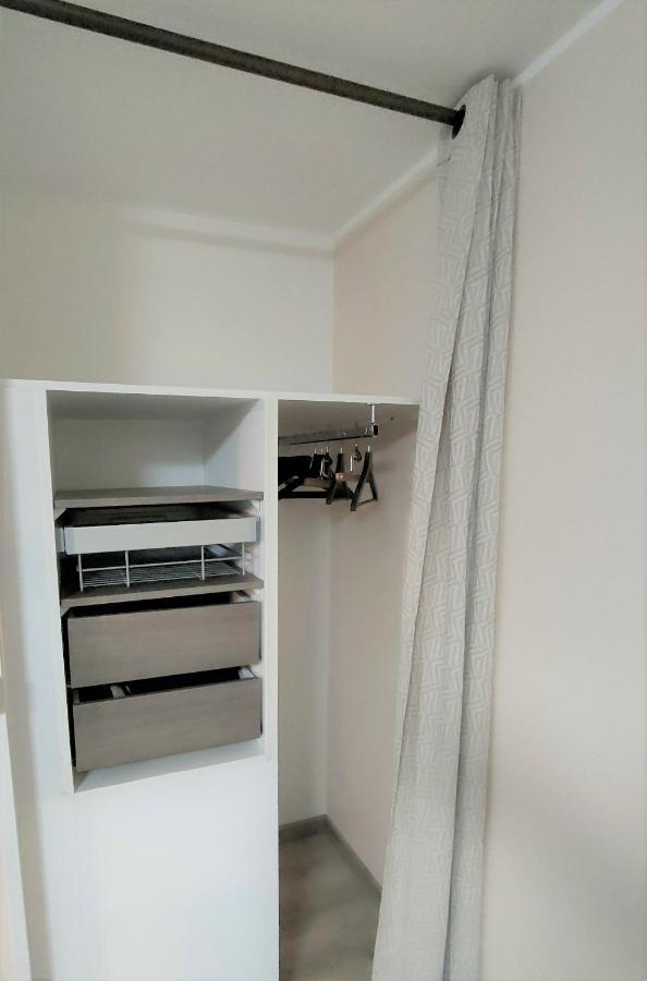 Lovely Flat Nearby Paris Fully Redone With Free Parking On Premises And Balcony Clichy Luaran gambar