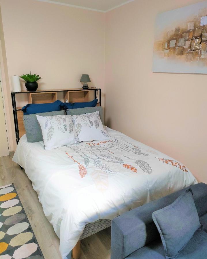Lovely Flat Nearby Paris Fully Redone With Free Parking On Premises And Balcony Clichy Luaran gambar