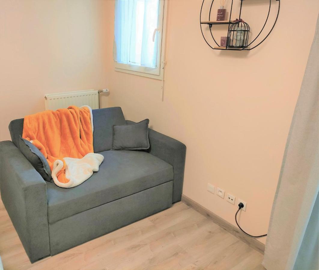 Lovely Flat Nearby Paris Fully Redone With Free Parking On Premises And Balcony Clichy Luaran gambar