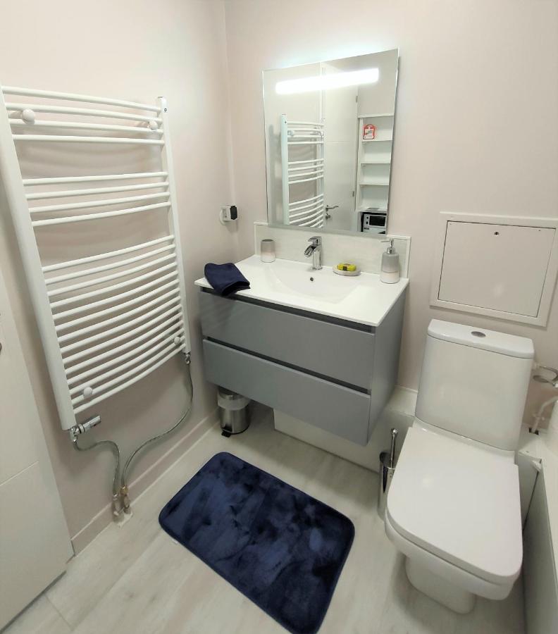 Lovely Flat Nearby Paris Fully Redone With Free Parking On Premises And Balcony Clichy Luaran gambar