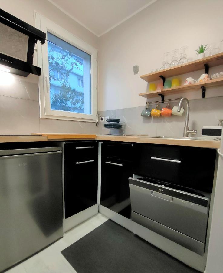 Lovely Flat Nearby Paris Fully Redone With Free Parking On Premises And Balcony Clichy Luaran gambar