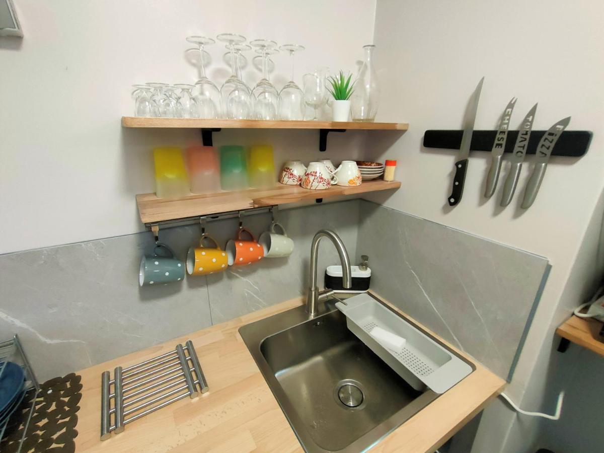 Lovely Flat Nearby Paris Fully Redone With Free Parking On Premises And Balcony Clichy Luaran gambar