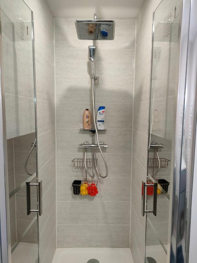 Lovely Flat Nearby Paris Fully Redone With Free Parking On Premises And Balcony Clichy Luaran gambar
