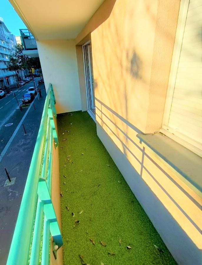 Lovely Flat Nearby Paris Fully Redone With Free Parking On Premises And Balcony Clichy Luaran gambar